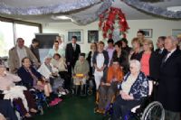 Les élus et le CCAS rendent visite pour Noël aux résidents d'établissements de soins et d'accueil. Publié le 28/12/11. Cannes